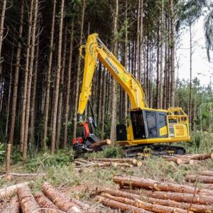 PC200F cab flor DSCN32742560x144072ppi (1)